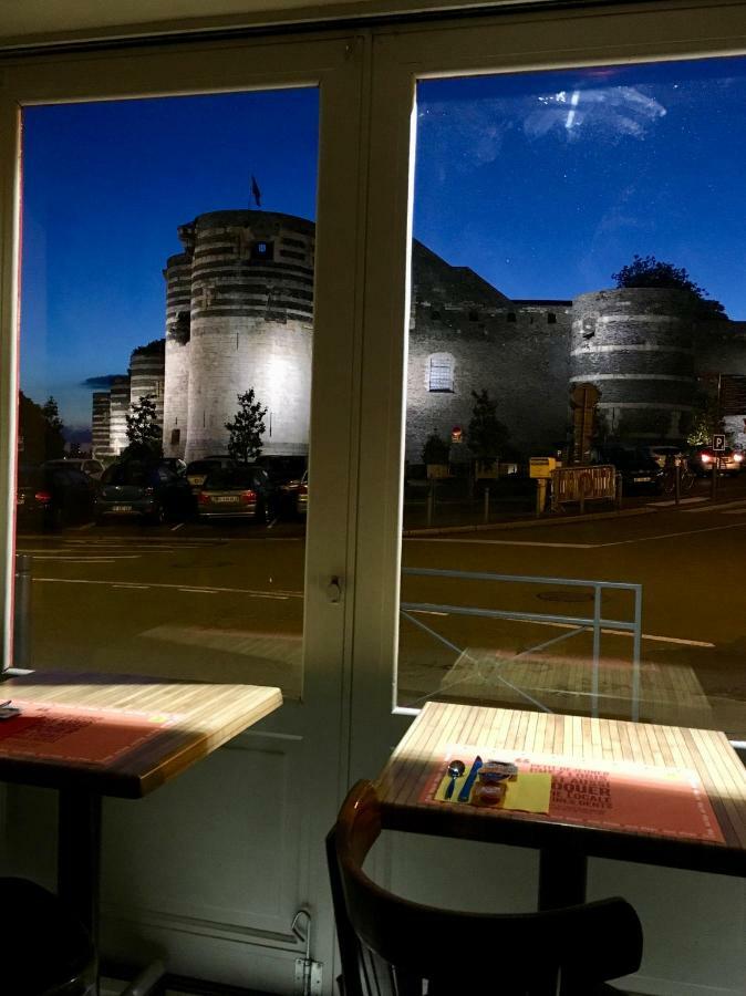 Logis Hotels- Hotel Marguerite D'Anjou Angers Chateau Экстерьер фото